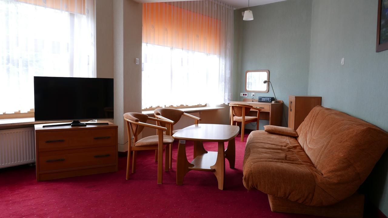 Osrodek Szkoleniowo - Wypoczynkowy Guzianka Hotel Ruciane-Nida Exterior foto